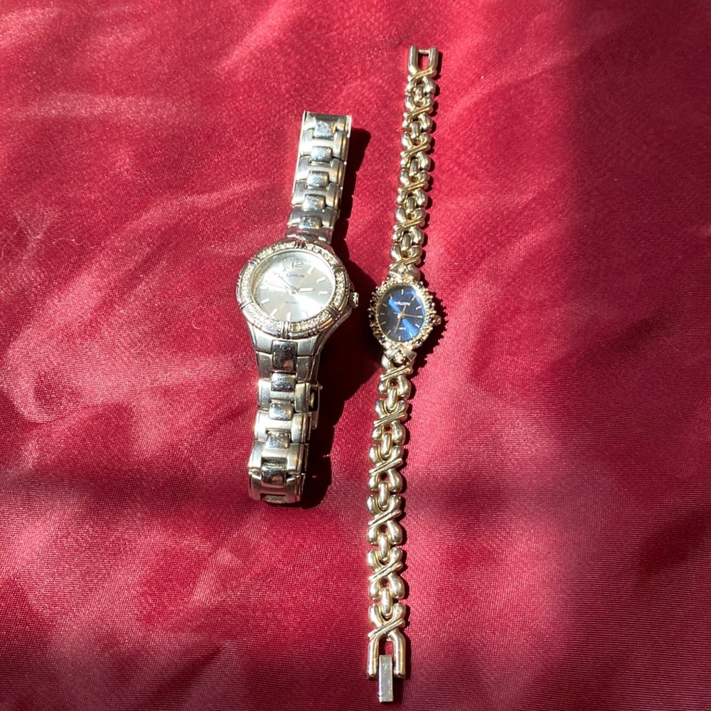 2 Ladies watches.